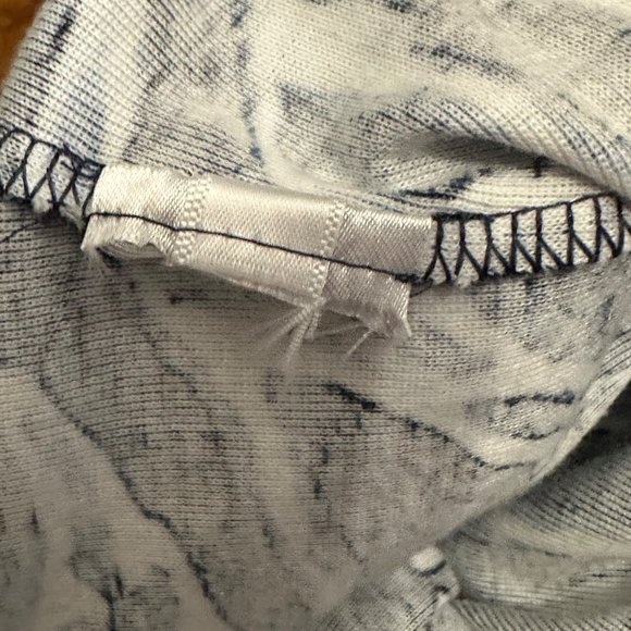 Chico’s size 3(XL/16) navy blue print 3/4 sleeve top missing fabric/care tag - Picture 5 of 6